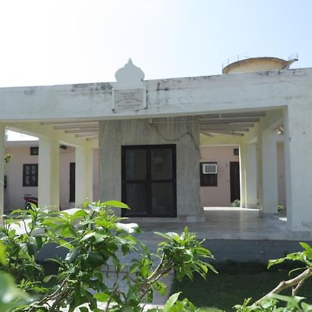 Radha Madhav Ashram Vrindavan Luaran gambar
