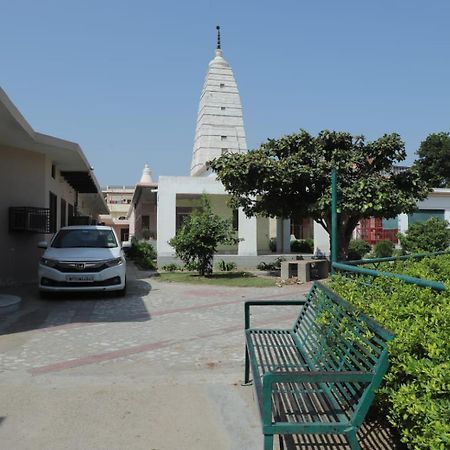 Radha Madhav Ashram Vrindavan Luaran gambar