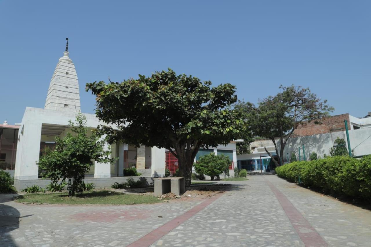 Radha Madhav Ashram Vrindavan Luaran gambar