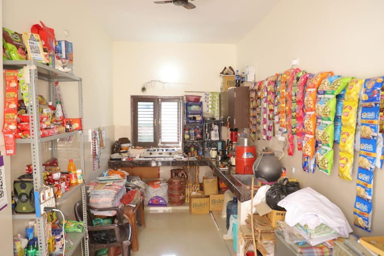 Radha Madhav Ashram Vrindavan Luaran gambar