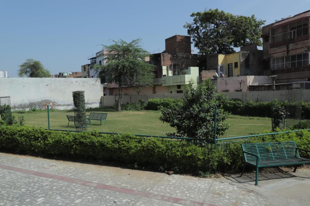 Radha Madhav Ashram Vrindavan Luaran gambar