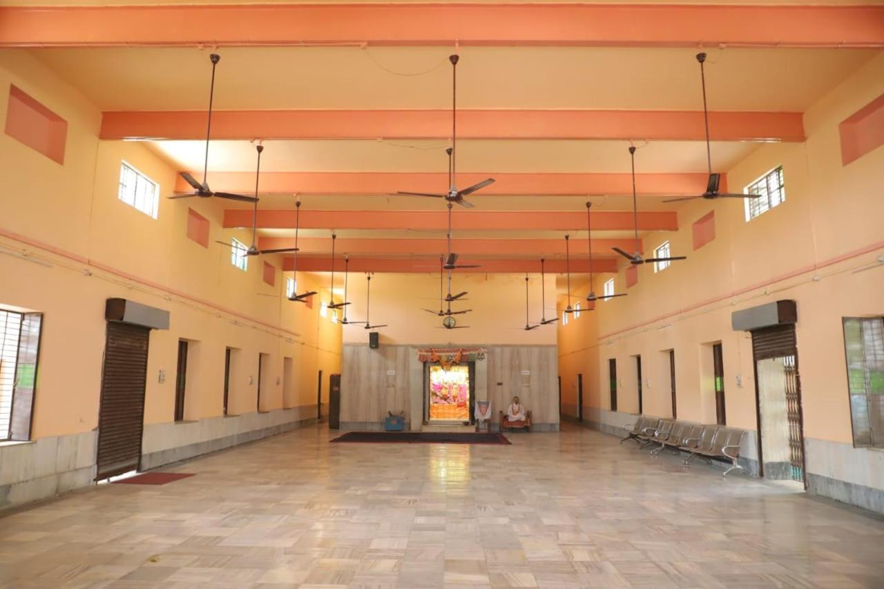 Radha Madhav Ashram Vrindavan Luaran gambar