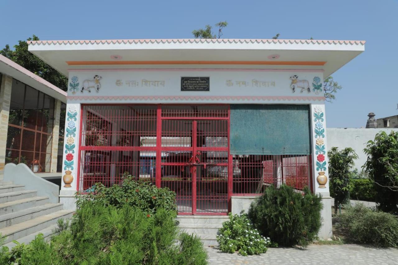 Radha Madhav Ashram Vrindavan Luaran gambar