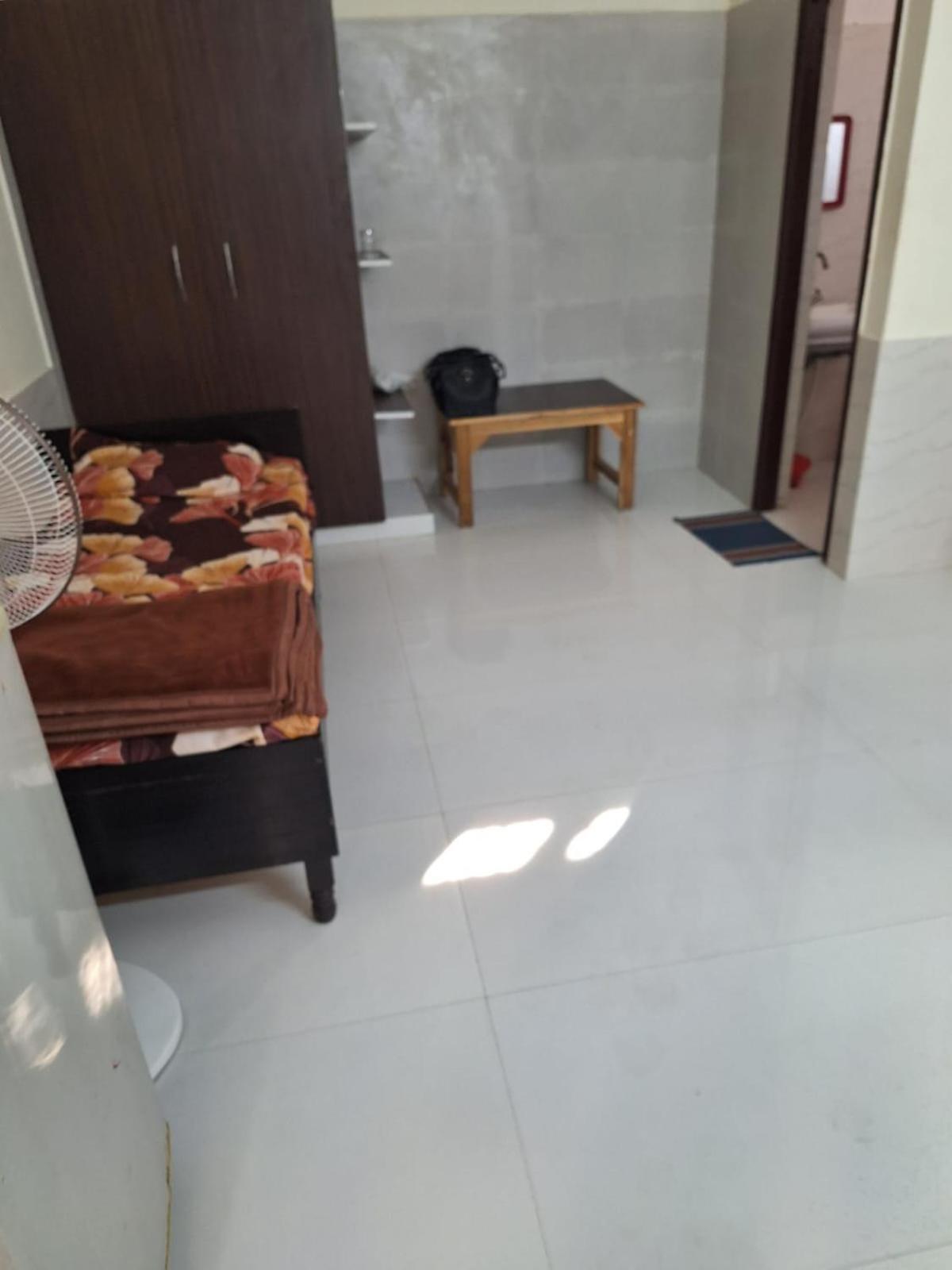 Radha Madhav Ashram Vrindavan Luaran gambar